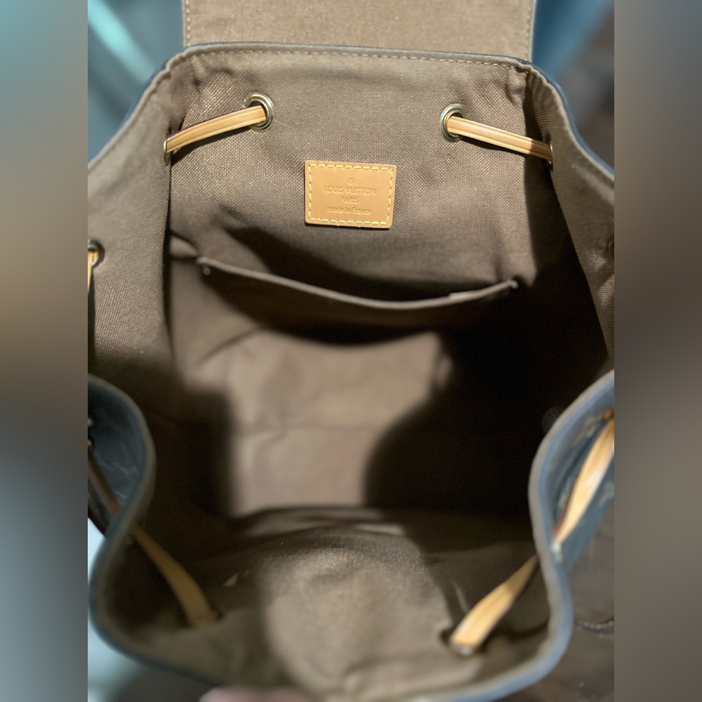 Authentic, lightly used - Picture 4 of 6